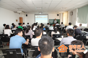 培訓(xùn)師如何對(duì)導(dǎo)購(gòu)員進(jìn)行銷售技巧的培訓(xùn)？